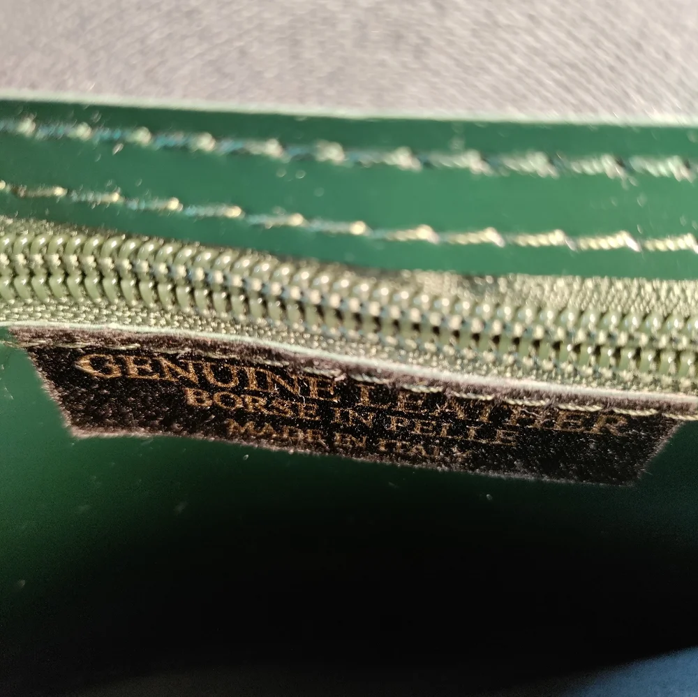 Forest green handbag with gold chain strap - Picture 2 of 7